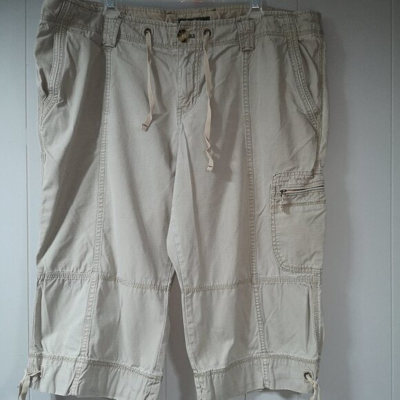 Eddie Bauer Ladies Beige Size 18 Petite Capri Length Straight Leg Pants - Picture 1 of 13